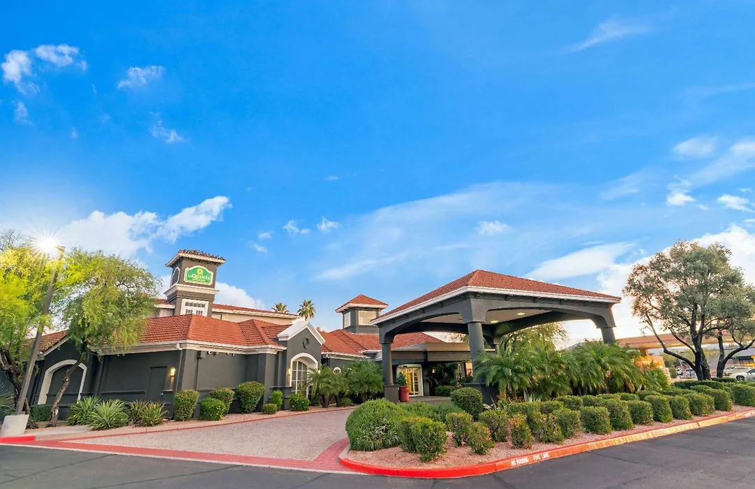 La Quinta Inn & Suites By Wyndham Phoenix Scottsdale-1